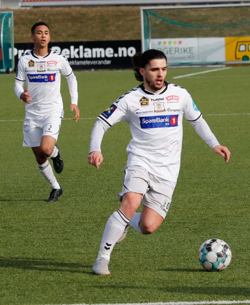 Nuno Soares "Nuninho" playing for Orn-Horten with the white jersey 